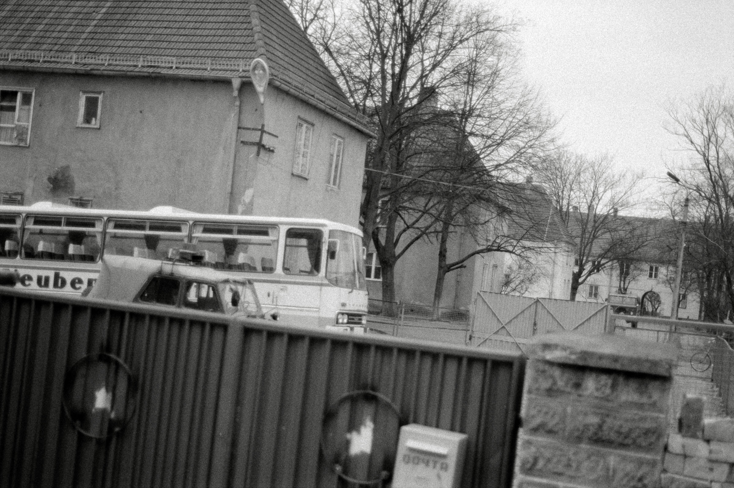 AHP F1993 03 007 sc240902 img01 NLP